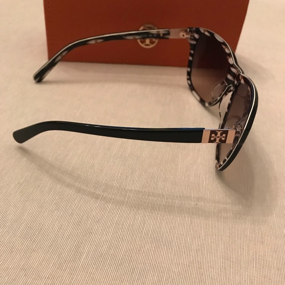 Black Tory Burch Sunglasses - Picture 4 of 5